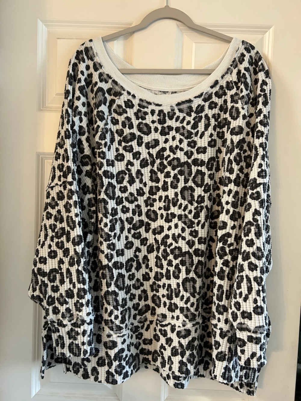 American Eagle big hug Waffle Knit  Leopard Print size XL